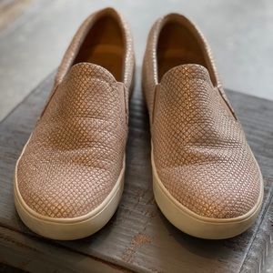 Naturaliz slip on shoes